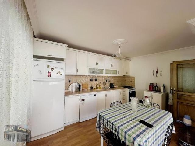Sarımsaklı'da En İyi Lokasyonda Eşyalı Plaja 150m 2+1 Yazlık