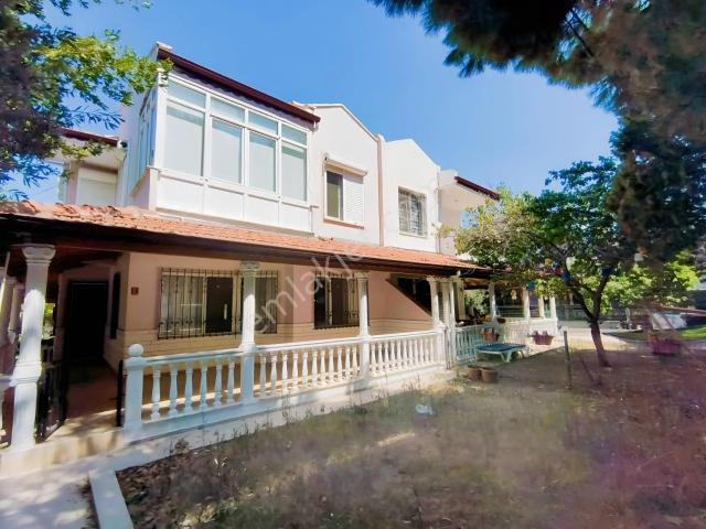 Sarımsaklıda Plaja 400 M Satılık 3+1 İkiz Dubleks Villa