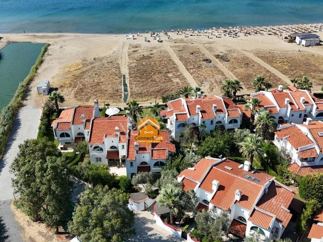 Sarımsaklı İnci Sitesinde Plaja Sıfır 4+1 Havuzlu Villa