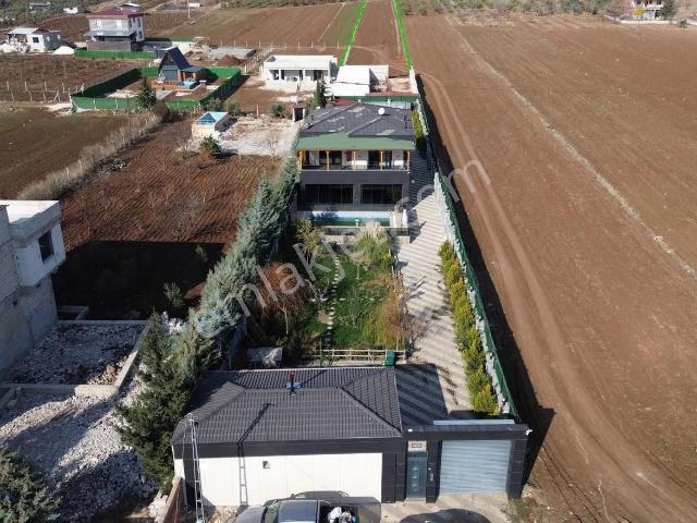 Sarıt'da Lüks Villa Konseptli 5+1 Satılık Bağ Evi