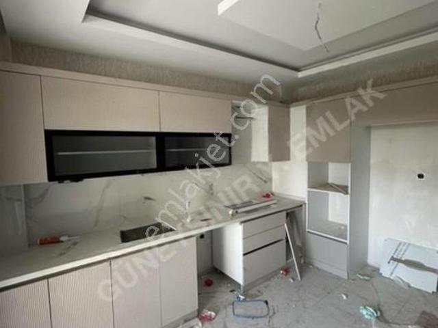 Sarıyakup Cad. Cephe Lüks 3+1 Arakat