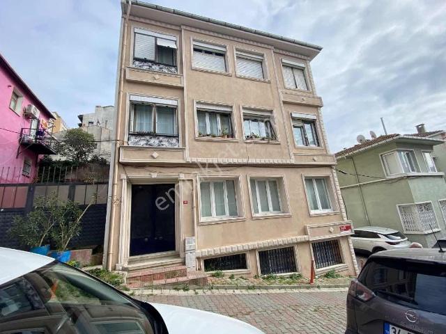 Sarıyer Büyükdere Boğaz Hattında Komple Satılık 4 Katlı Bina