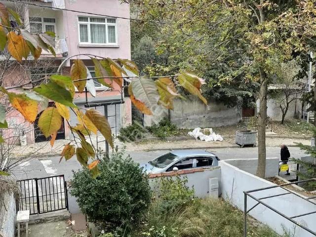 Sarıyer,büyükdere'de Caddeye Yakın Satılık Daire