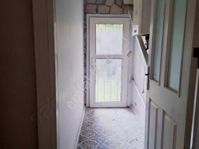 Sarıyer Bahçeköyde İki Katlı Evin Giriş Katı Kiralık