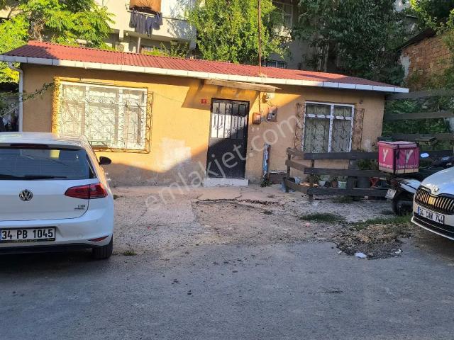 Sarıyer Pınar Mah.'nde 190 M2 Müstakil Arsa Tapulu Ve 70 M2 Yapi Kayıt Belgeli Müstakil Ev Satılık