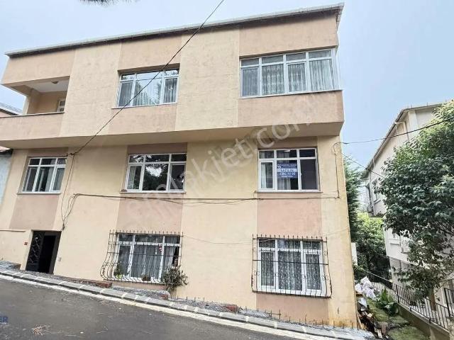 Sarıyer Tarabya Da Satılık 2+1 Geniş Daire