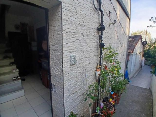 Sarıyer Tarabya Üstün'de Cadde Üzerin'de Satılık 1+1 Daire