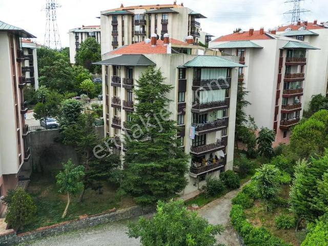 Sarıyer Zekeriyaköy'de Prestijli Sitede 4+1 Satılık Daire