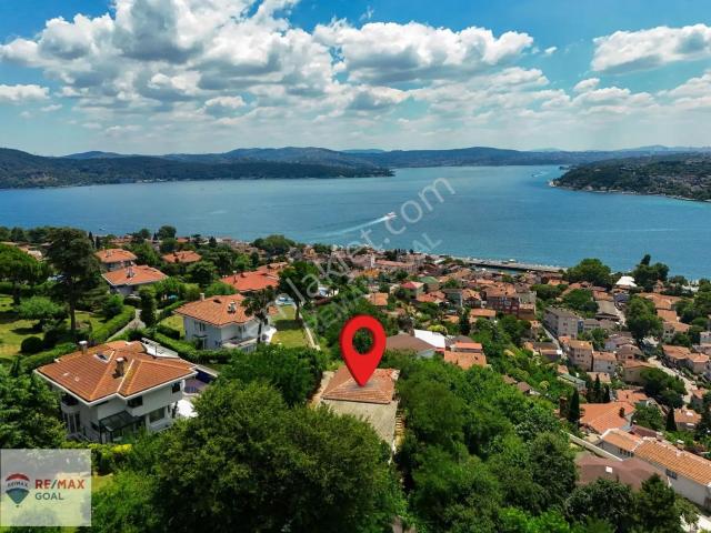 Sarıyerde Deniz Manzaralı 4.578m² Arsa Ve Özel Mülk