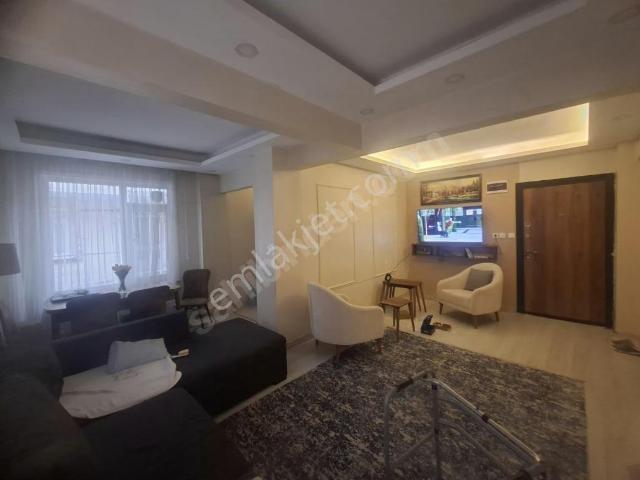Sarıyer'de İçi Tamamen Yenilenmiş Fırsat Satılık 2+1 Daire