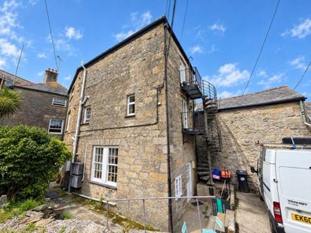 Saracen Place, Penryn TR10, 1 bed flat to rent, £1,100 pcm | PrimeLocation