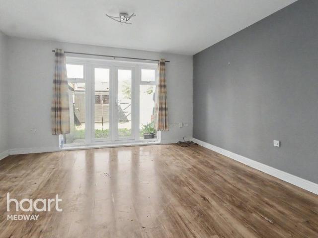 Sarafand Grove, ROCHESTER 4 bed townhouse to rent £1,800 pcm £415 pw
