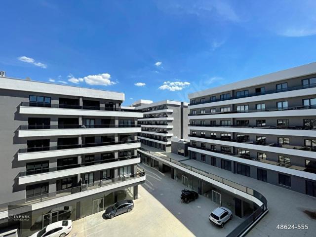 SARARYCIK'DA BULVAR ÜSTÜ PROJEDE 4.KAT 1+1 DAİRE