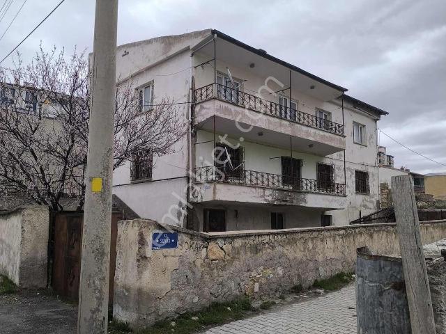 Saray Emlak'tan Niğde İlhanlı Mah. 3+1 Mustakil Tadında Daire