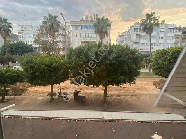 Saray Mah Atatürk Cad Satılık 3+1 Ayrı Mutfak Daire Denize 250m