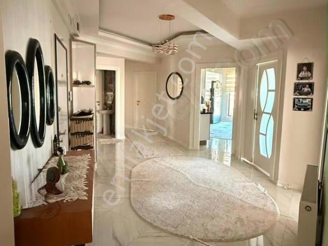 Saray'ın En Prestijli Sitesinde Hayalinizdeki Yaşamı Sunan Daire