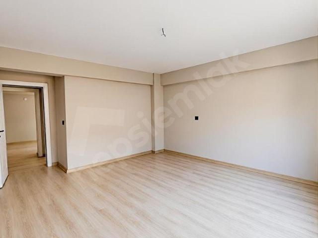 SARAYALTINDA SATILIK FIRSAT 3+1 DAİRE