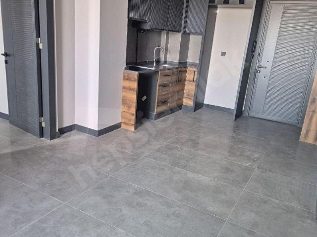 SARAYLAR'DA OFİSYAŞAM ALANINA ÇOK UYGUN 1+1 0 APART KİRALIKTIR