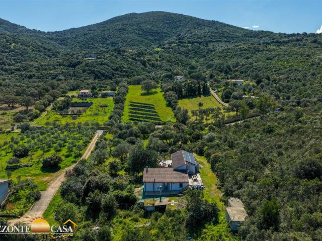 Sardegna costa Nord Est, Villa panoramica a Sole Ruju Olbi. 330m² San Pantaleo