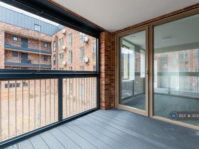 Sargeant Court, Hounslow, TW4 1 bed flat to rent £1,500 pcm £346 pw