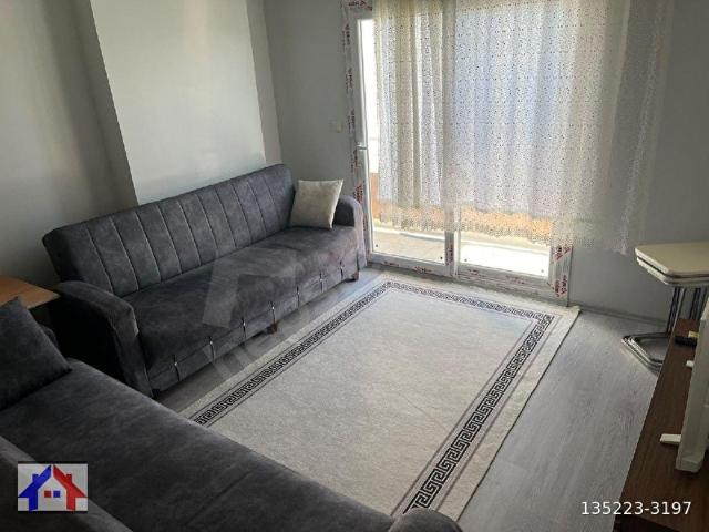 SARIÇAM GÜLTEPE'DE EŞYALI GENİŞ OTURUMLU KİRALIK 1+1 DAİRE !
