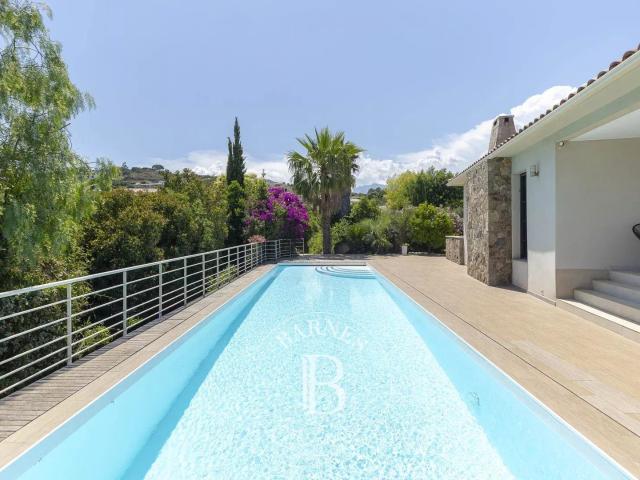 Sari solenzara, Villa vue mer, 4 chambres, piscine chauffée. 207m² Sari Solenzara
