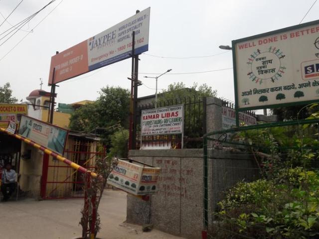 Sarita Vihar 4 BHK Apartment For Sale New Delhi