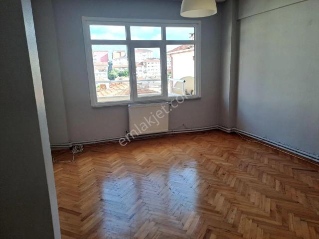 Sariyer Zumrutevlere Kiralık Genıs 4+1 Daire