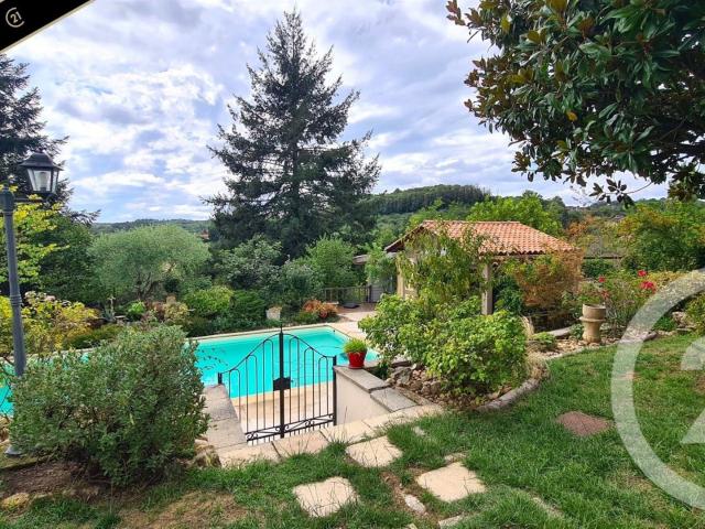 SARLAT LA CANÉDA, à proximité des commerces et du centre vil. 188m² Sarlat la Canéda