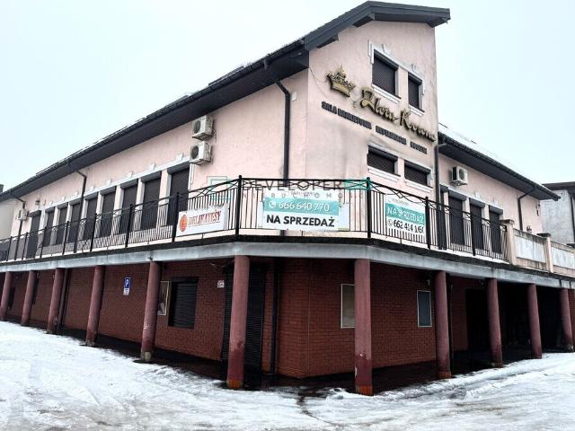 Sprzedam kompleks 980 m² z sklepem i salą weselną w Sarnakach