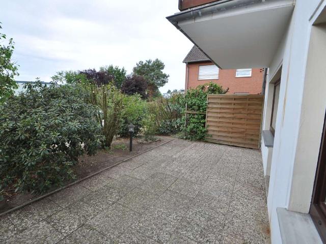 Sarnierte helle Wohnung im Erdgeschoss mit Süd Terrasse und Garage