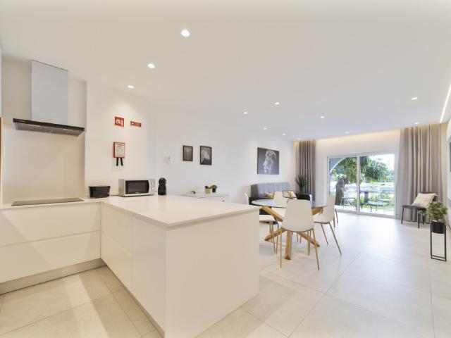 Saro Apartment by Hellovacations
