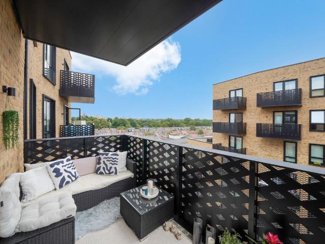 Sarsen House, Hanwell W7, 2 bed flat to rent, £2,450 pcm | PrimeLocation
