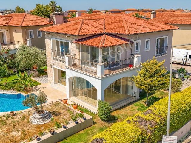 Sasalı Su Evleri Sitesinde 5+1 Satılık Villa