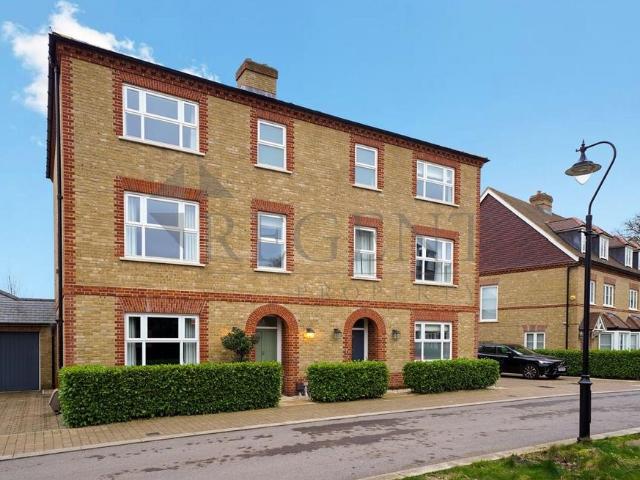 Sassoon Drive, Barnet, EN4 4 bed semi detached house to rent £4,750 pcm £1,096 pw