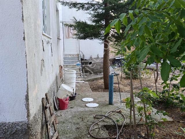 Satılık Müstakil Ev Kadınhanı Merkezde Fırsat Konum!