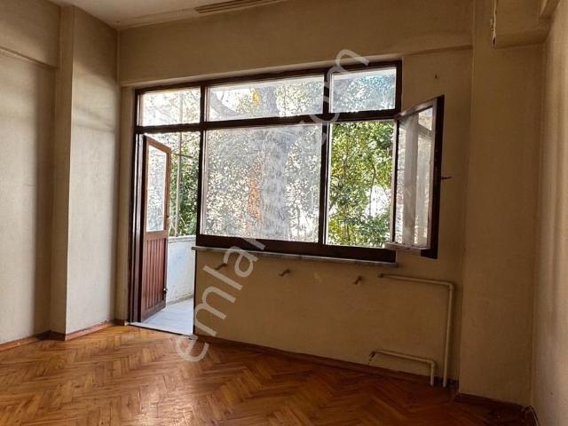 Satılık Ana Cadde Üstü Giriş Kat 2+1 Daire