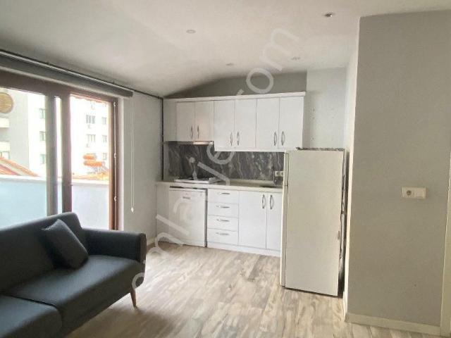 Satılık Apart Eşyalı 1 + 1 Doğalgazlı Üç Katlı Binanın Üçüncü Katı