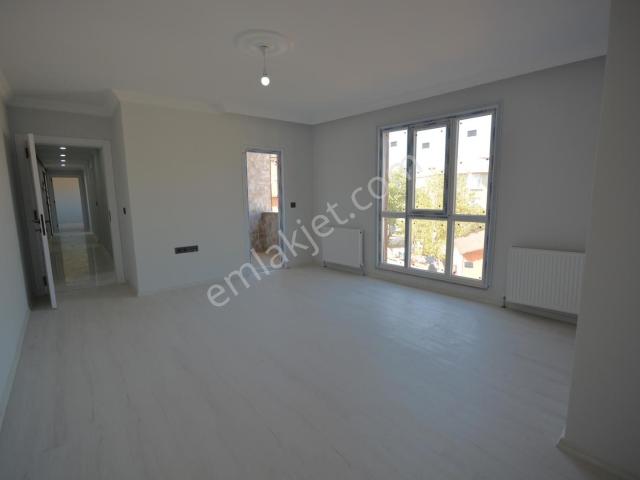 Satılık Butik Sitede Ebeveyin Banyolu 2+1 Ara Kat Daire