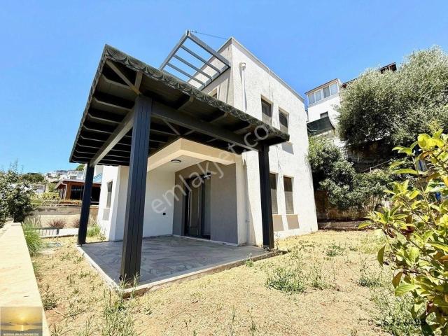 Satılık Büyük Bahçeli Yeni Villa 4 Etrafı Çevrili Bulunmaz Fiyat Araç Ve Bodrum Civ Mulk Takası Ev