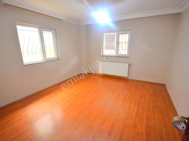 Satılık Bahçe Katı Daire 120m2 Konumu Güzel 3+1 Caddeye Yakın