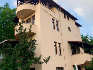 Satılık Beykozda Elmalı Köyünde Havuzlu Müstakil Bahçeli Ev