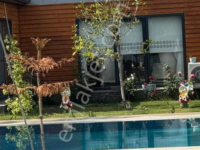 Satılık Duacıda 1000m2 İçerısınde Yüzme Havuzlu 170m2 Vılla