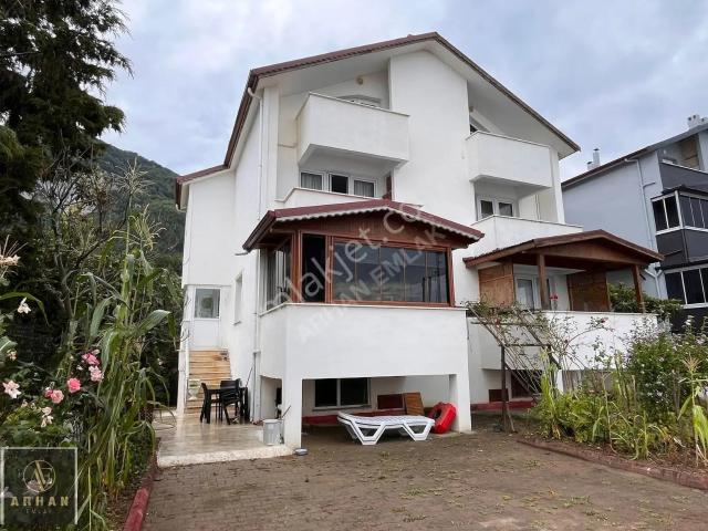 Satılık Emsalsiz Ful Deniz Manzaralı Triblex Bahçeli Villa