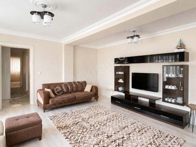 Satılık Geniş 200 Metrekare 4+2 Daire