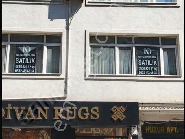 Satılık Geniş 4+1 Daire 198 M2