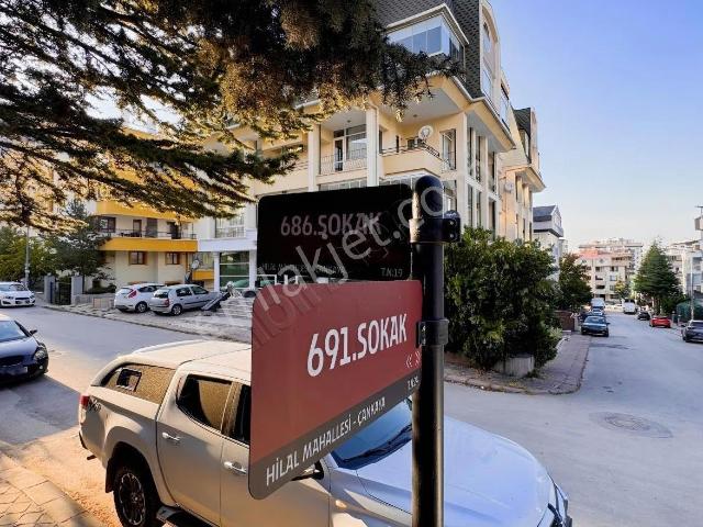 Satılık, Hilal'de, 686'de, 4+1, 2. Kat, Asansör, K.otoparklı