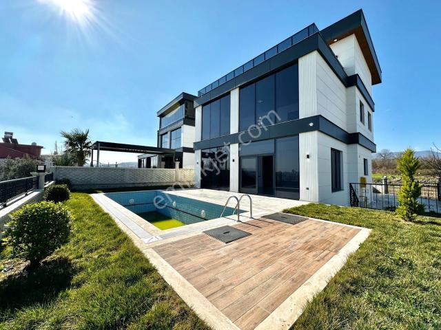 Satılık | Parcel Trio'dan Alanlı'da 3 Katlı 5+1 Havuzlu Villa