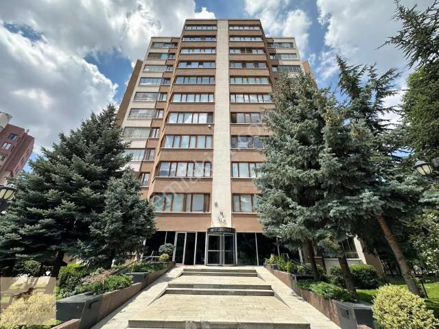 Satılık,prestijli Lokasyonda Lüks Geniş 5+1 Masrafsız Ara Kat