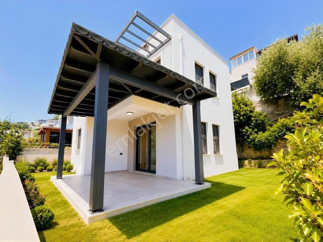 Satılık Sıfır Villa Denize Yakın Özel Plajlı Sitede